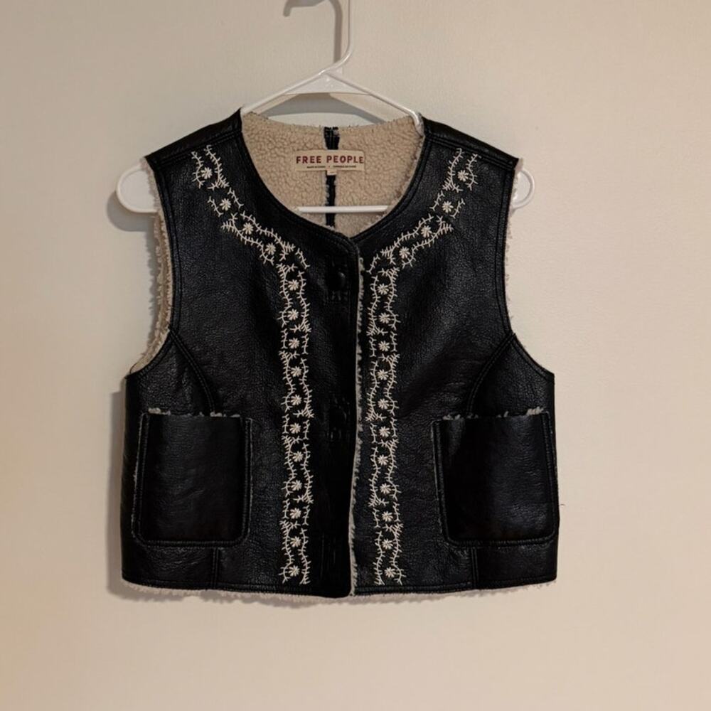 Free People Travelers Reversible Vegan Leather Vest, EUC, Size XS - Picture 4 of 6